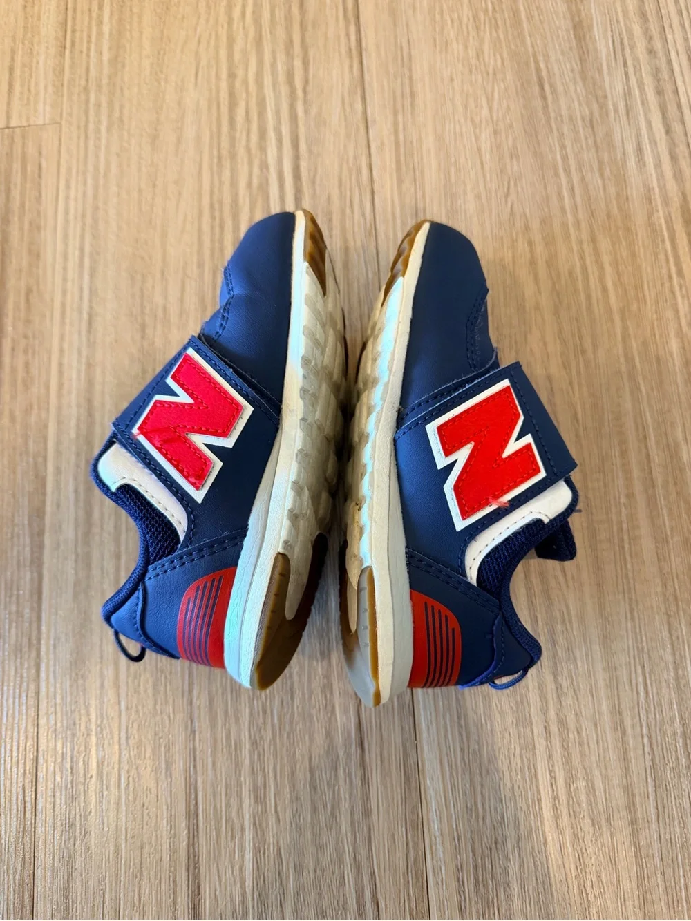 New Balance Kids Navy and Red Hook-and-Loop Sneakers